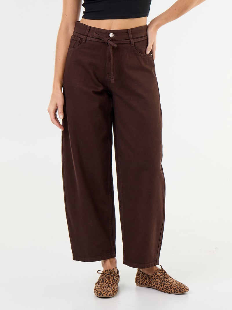 Barrel jeans met strikceintuur Bruin - Kiabi