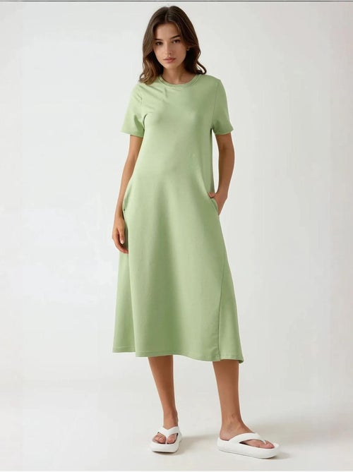 Basic midi-jurk met ronde hals en korte mouwen, hiccup - Kiabi Basic midi-jurk met ronde hals en korte mouwen, hiccup - Kiabi