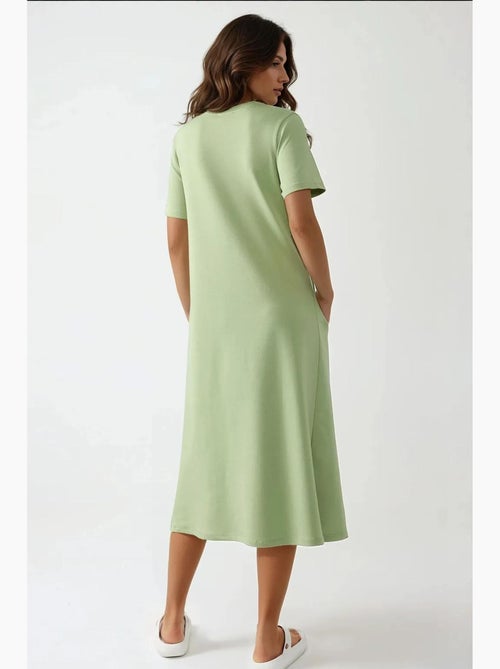 Basic midi-jurk met ronde hals en korte mouwen, hiccup - Kiabi Basic midi-jurk met ronde hals en korte mouwen, hiccup - Kiabi
