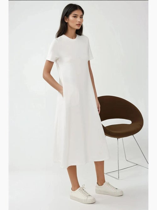 Basic midi-jurk met ronde hals en korte mouwen, hiccup - Kiabi Basic midi-jurk met ronde hals en korte mouwen, hiccup - Kiabi