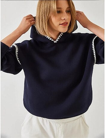 Basis hoodie met capuchon en pompon lucci