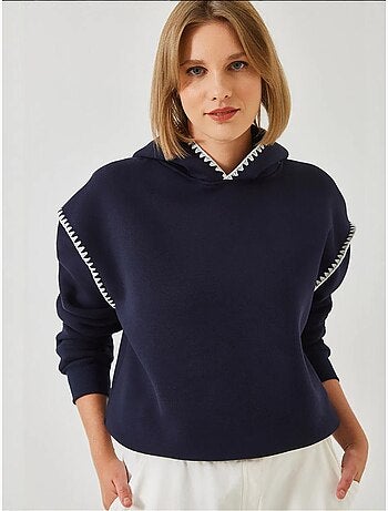 Basis hoodie met capuchon en pompon lucci