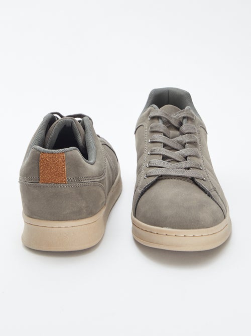 Baskets basses en suédine avec lacets - Kiabi