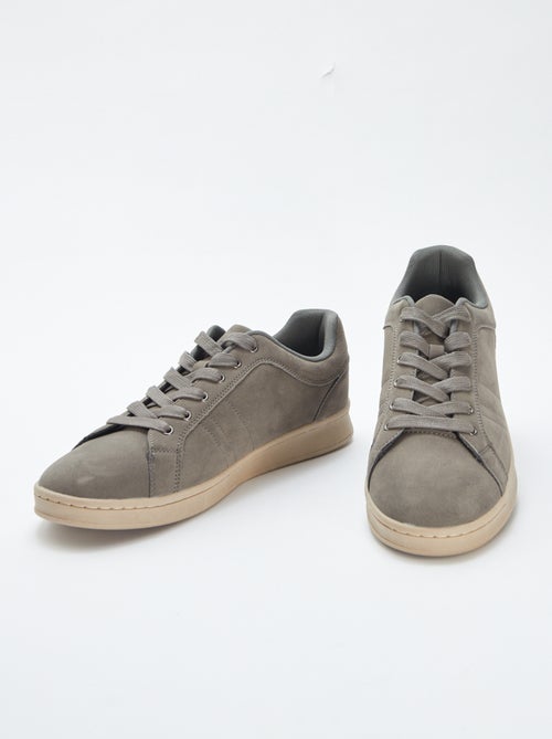 Baskets basses en suédine avec lacets - Kiabi