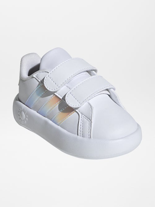 Baskets basses holographiques 'adidas' - Kiabi