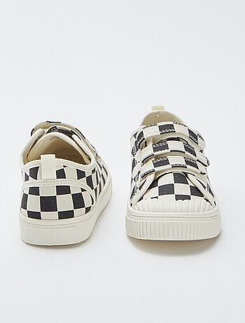 Baskets en toile avec scratchs