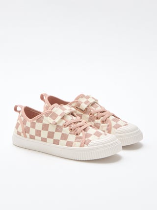Baskets en toile imprimé damiers