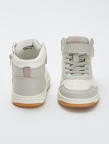 Baskets montantes à scratchs et lacets