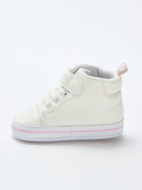 Baskets montantes en simili 'Stitch' - Kiabi