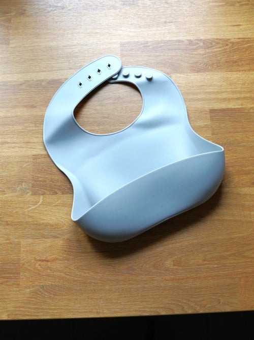 Bavoir silicone avec récupérateur - Kiabi
