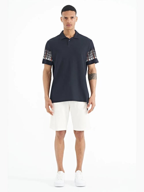 Bedrukt t-shirt met polokraag tommy - Kiabi Bedrukt t-shirt met polokraag tommy - Kiabi