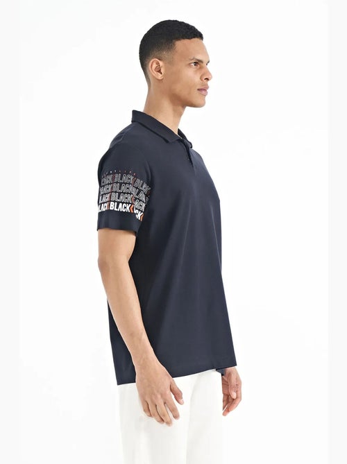 Bedrukt t-shirt met polokraag tommy - Kiabi Bedrukt t-shirt met polokraag tommy - Kiabi