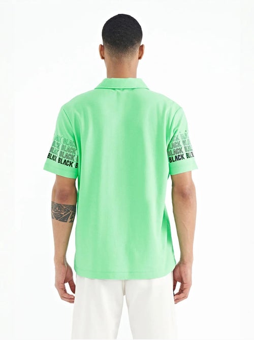 Bedrukt t-shirt met polokraag tommy - Kiabi Bedrukt t-shirt met polokraag tommy - Kiabi