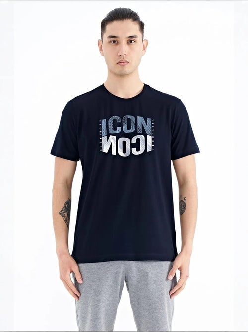 Bedrukt t-shirt met ronde hals en patch tommy - Kiabi Bedrukt t-shirt met ronde hals en patch tommy - Kiabi
