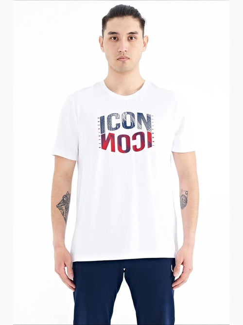 Bedrukt t-shirt met ronde hals en patch tommy - Kiabi Bedrukt t-shirt met ronde hals en patch tommy - Kiabi