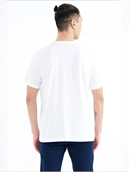 Bedrukt t-shirt met ronde hals en patch tommy - Kiabi Bedrukt t-shirt met ronde hals en patch tommy - Kiabi