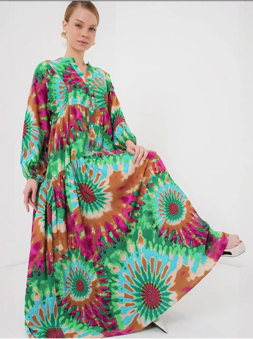 Bedrukte maxi-jurk met v-hals en knoopsluiting bdart - Kiabi Bedrukte maxi-jurk met v-hals en knoopsluiting bdart - Kiabi