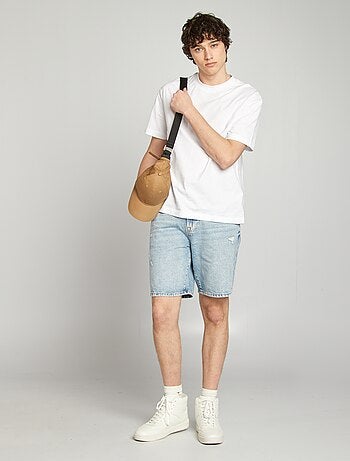 Bermuda en jean avec abrasions fantaisie