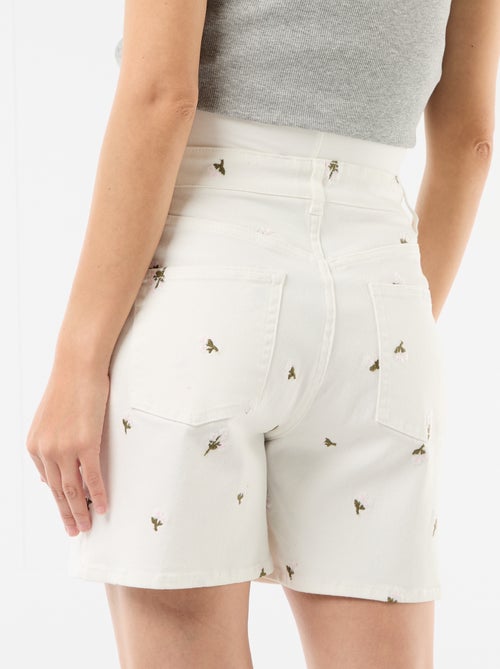 Bermuda en jean taille haute de maternité avec broderies - Kiabi