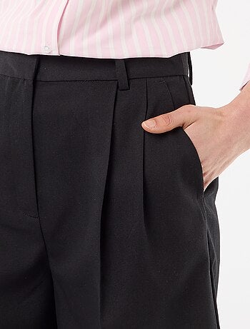 Bermuda met plooien en hoge taille