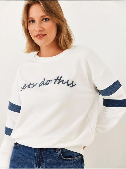 Bianco gestreepte denim sweatshirt met gedetailleerde stenenversiering lucci - Kiabi