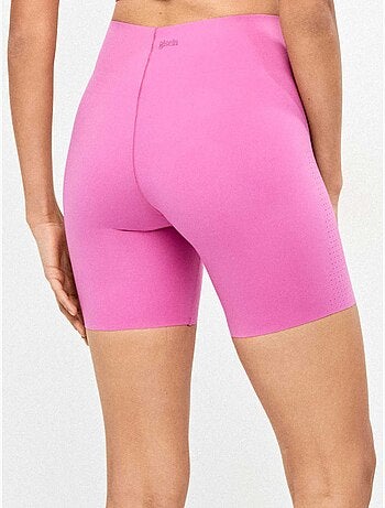Biker legging gemaakt van vormgevend materiaal dat definieert en stileert