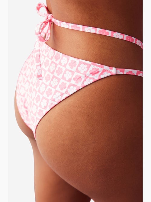 Bikinibroekje lika cross met bloemenprint en accessoire-detail penti - Kiabi Bikinibroekje lika cross met bloemenprint en accessoire-detail penti - Kiabi