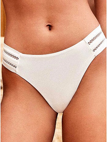 Bikinislip met opengewerkt detail aan de zijkanten