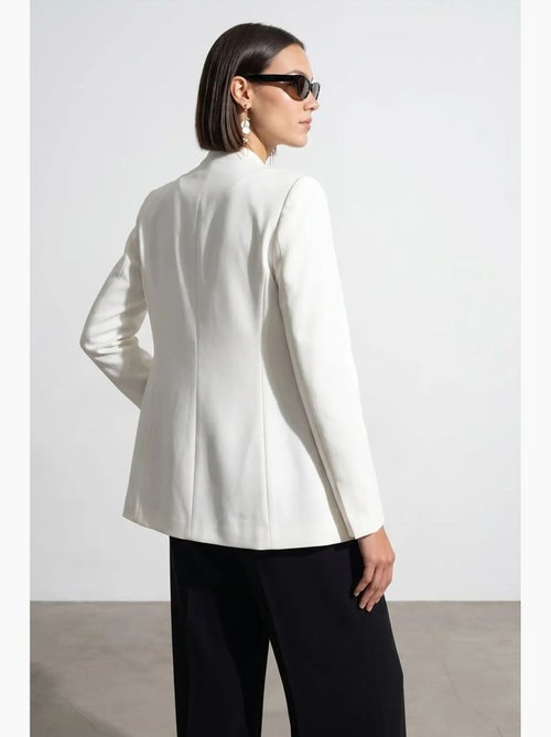 Blazer ajusté en crêpe à bouton dilvin - Kiabi Blazer ajusté en crêpe à bouton dilvin - Kiabi