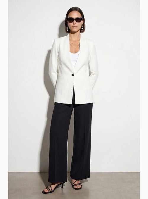 Blazer ajusté en crêpe à bouton dilvin - Kiabi Blazer ajusté en crêpe à bouton dilvin - Kiabi