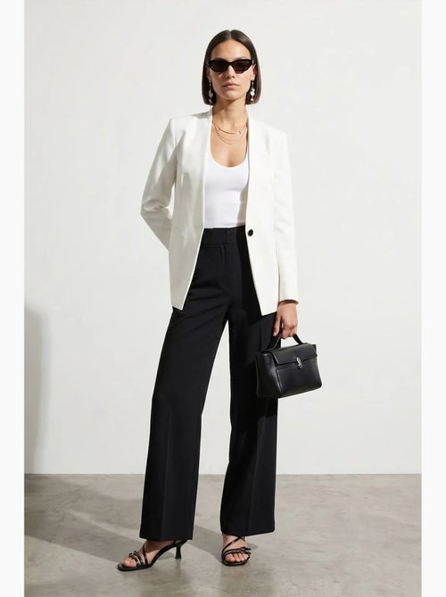 Blazer ajusté en crêpe à bouton dilvin - Kiabi Blazer ajusté en crêpe à bouton dilvin - Kiabi