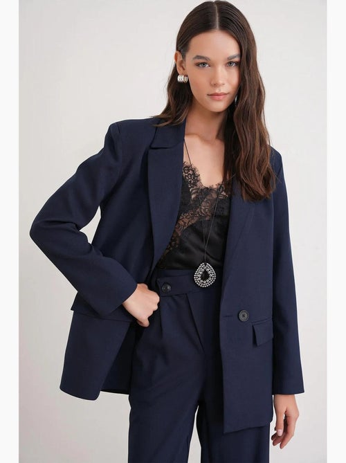 Blazer boutonné à manches longues avec détails en plumes artificielles mixray - Kiabi Blazer boutonné à manches longues avec détails en plumes artificielles mixray - Kiabi