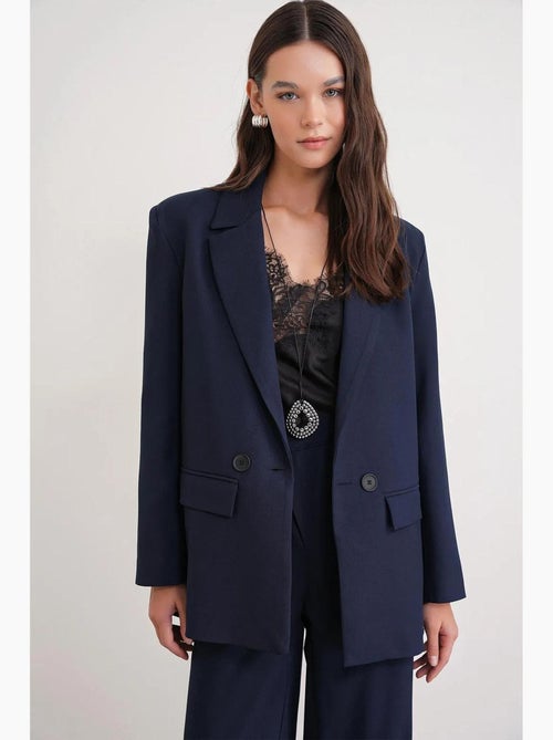 Blazer boutonné à manches longues avec détails en plumes artificielles mixray - Kiabi Blazer boutonné à manches longues avec détails en plumes artificielles mixray - Kiabi