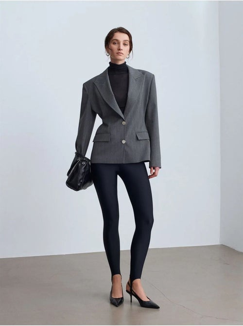 Blazer cintré en crêpe à col châle dilvin - Kiabi Blazer cintré en crêpe à col châle dilvin - Kiabi