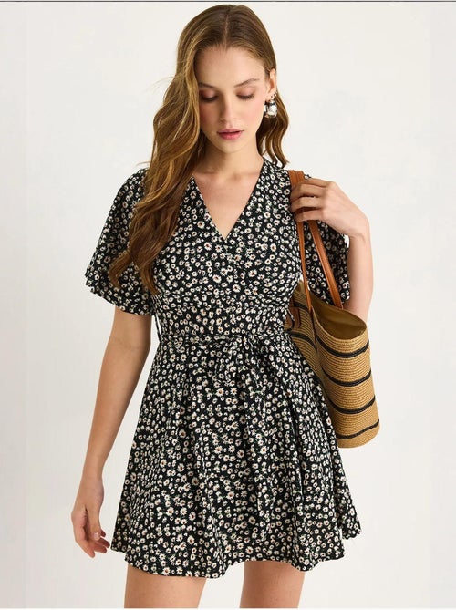 Bloemen midi-jurk met v-hals en split lucci - Kiabi Bloemen midi-jurk met v-hals en split lucci - Kiabi