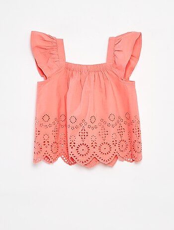 Bloesje met smokwerk en broderie anglaise