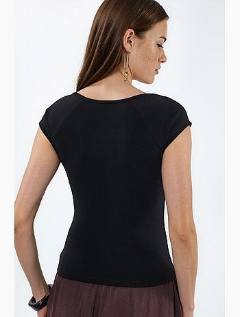 Blouse à col v et manches courtes avec drapé busem