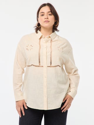 Blouse à manches longues avec broderies ajourées