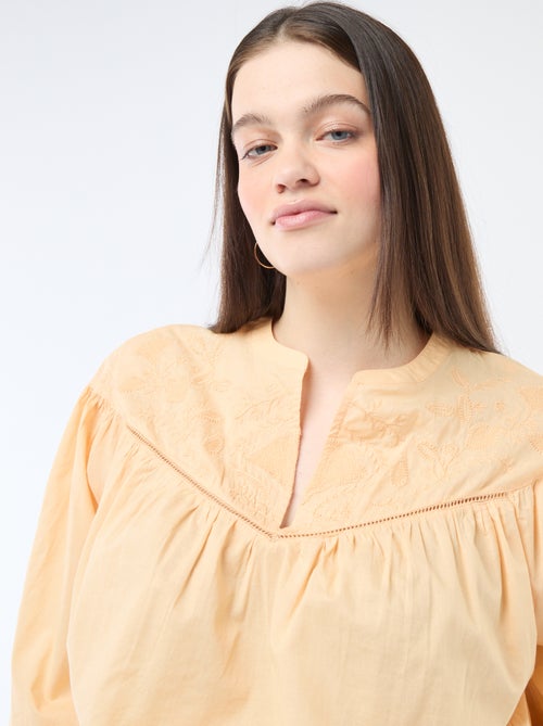 Blouse à manches longues avec broderies - Kiabi
