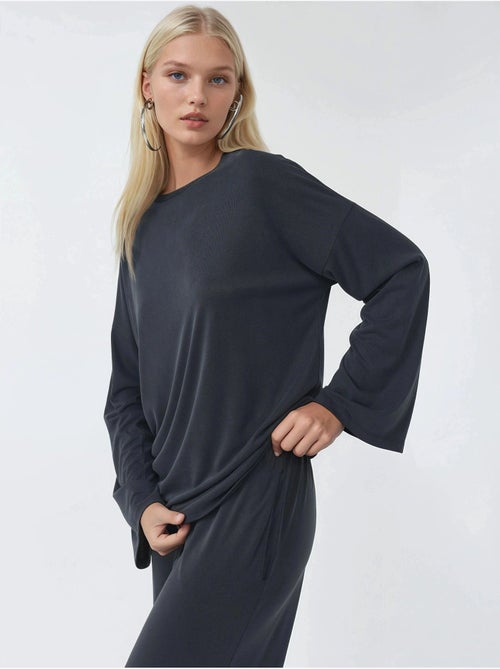 Blouse à manches longues avec col rond et coupe décontractée busem - Kiabi Blouse à manches longues avec col rond et coupe décontractée busem - Kiabi