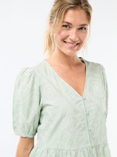 Blouse avec broderies et base volantée - Kiabi