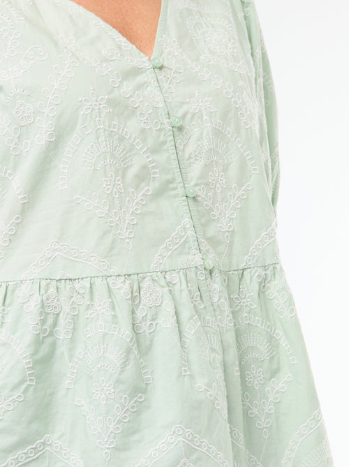 Blouse avec broderies et base volantée - Kiabi