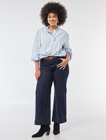 Blouse avec col montant volanté