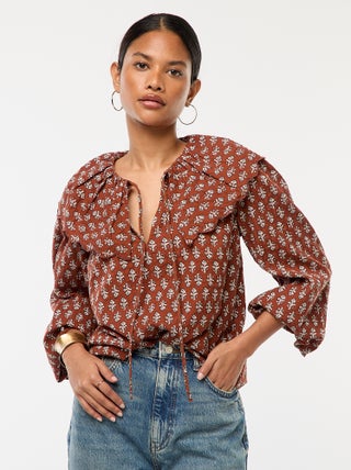 Blouse avec large col claudine