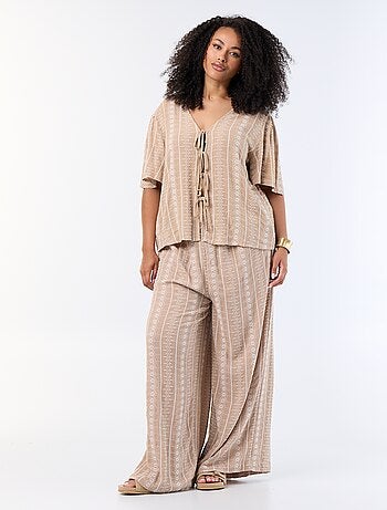 Blouse avec nœuds et broderies à manches courtes
