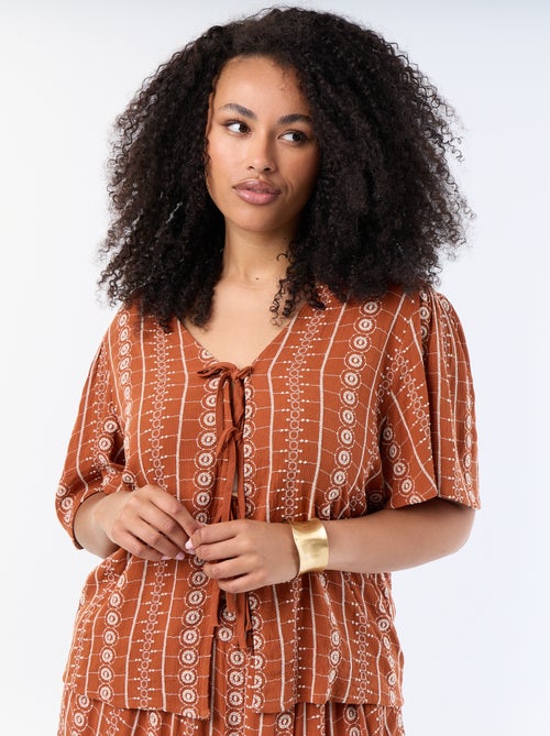 Blouse avec nœuds et broderies à manches courtes - Kiabi