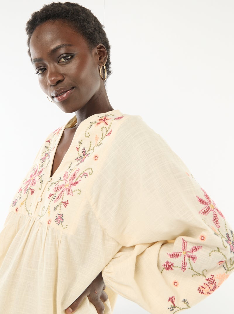 Blouse brodée à fleurs Beige - Kiabi