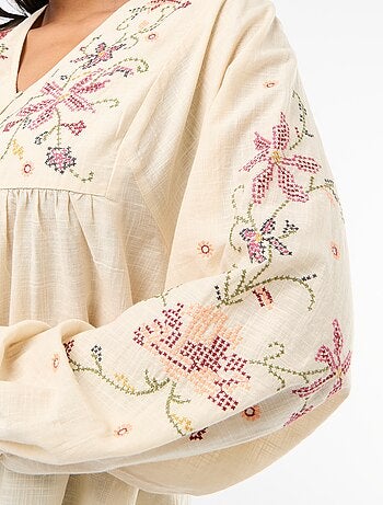 Blouse brodée à fleurs