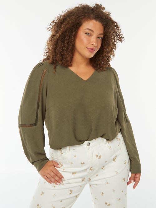 Blouse col v avec détails en dentelle sur les manches - Kiabi