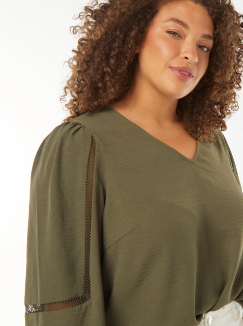 Blouse col v avec détails en dentelle sur les manches - Kiabi